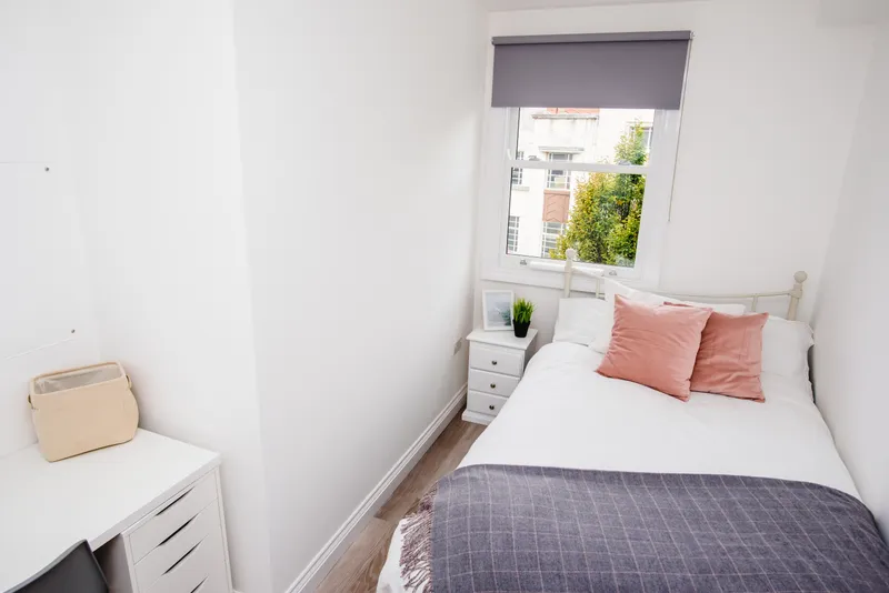 Flat E, 25 Lister Gate - Luxury 5 Bed City Centre Apartment - Thumbnail 9